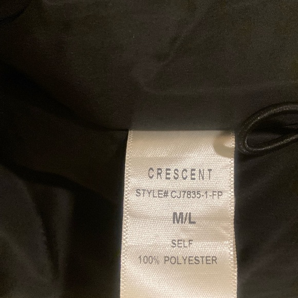 Crescent Co puff vest- so warm!!! Add this oversized vest to make a statement - Picture 2 of 6